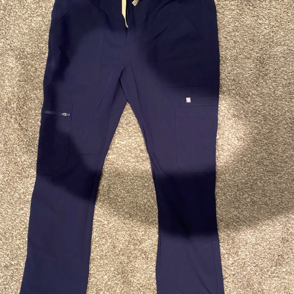 FIGS Scrubs - Picture 6 of 6